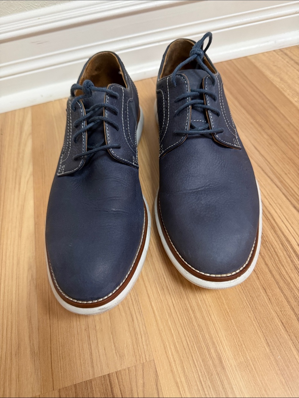 JOHNSTON AND MURPHY BLUE LEATHER SHOE